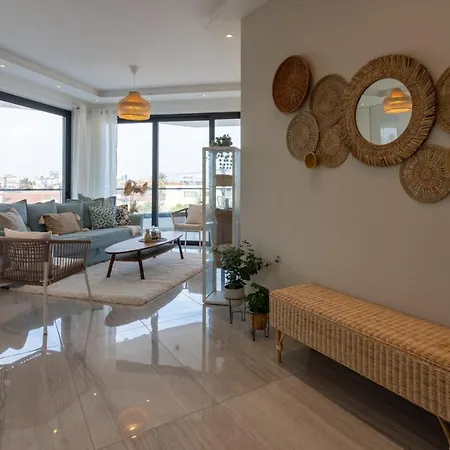 Marble 2-bedroom In Appartement Larnaca