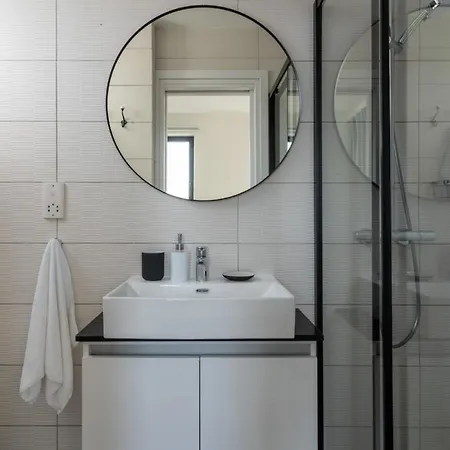 Marble 2-bedroom In Appartement Larnaca